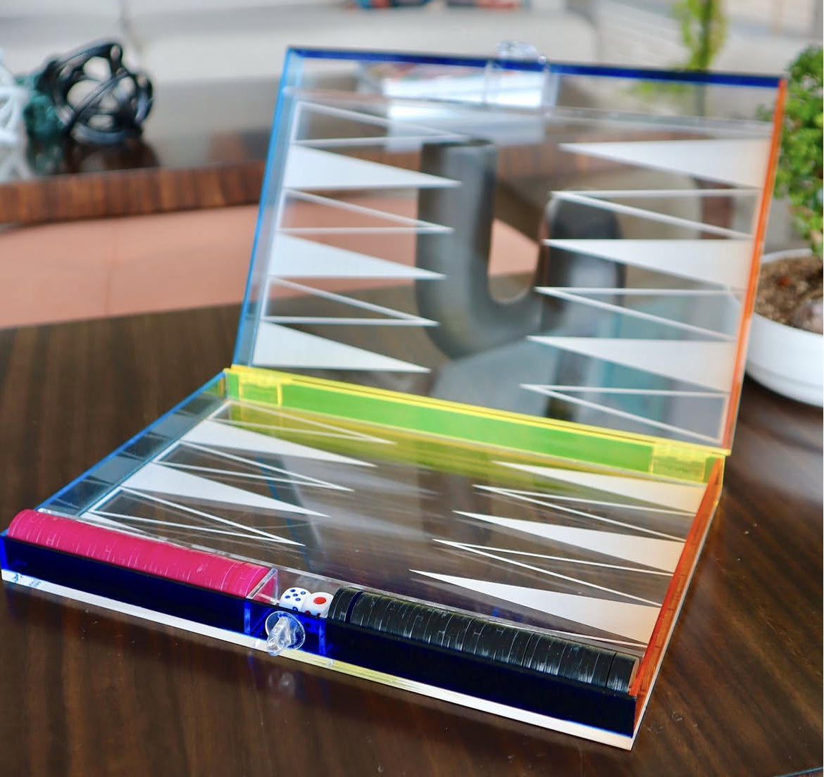 Tablero de backgammon en acrílico de colores