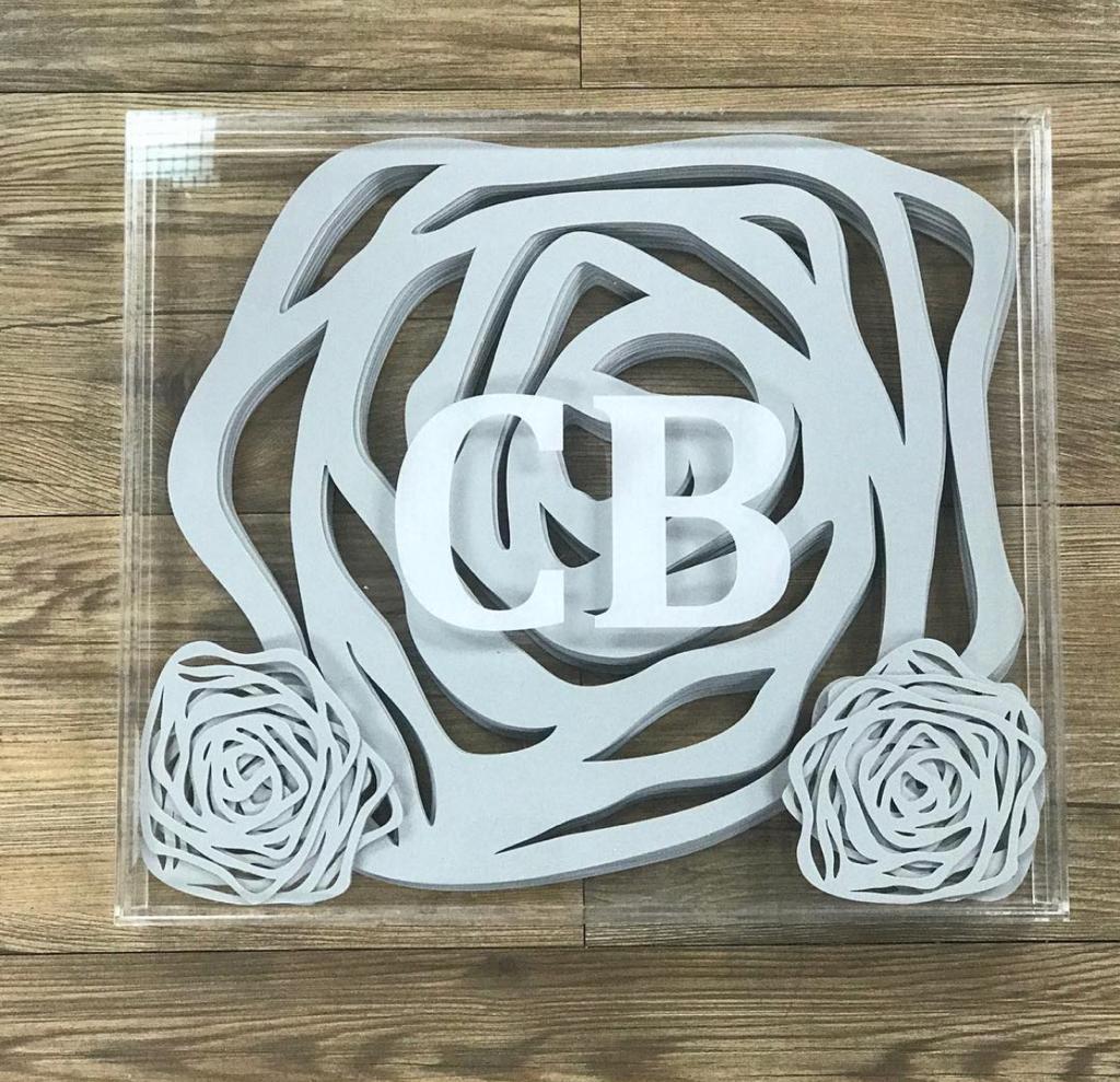 Caja con placemats personalizados en acrílico
