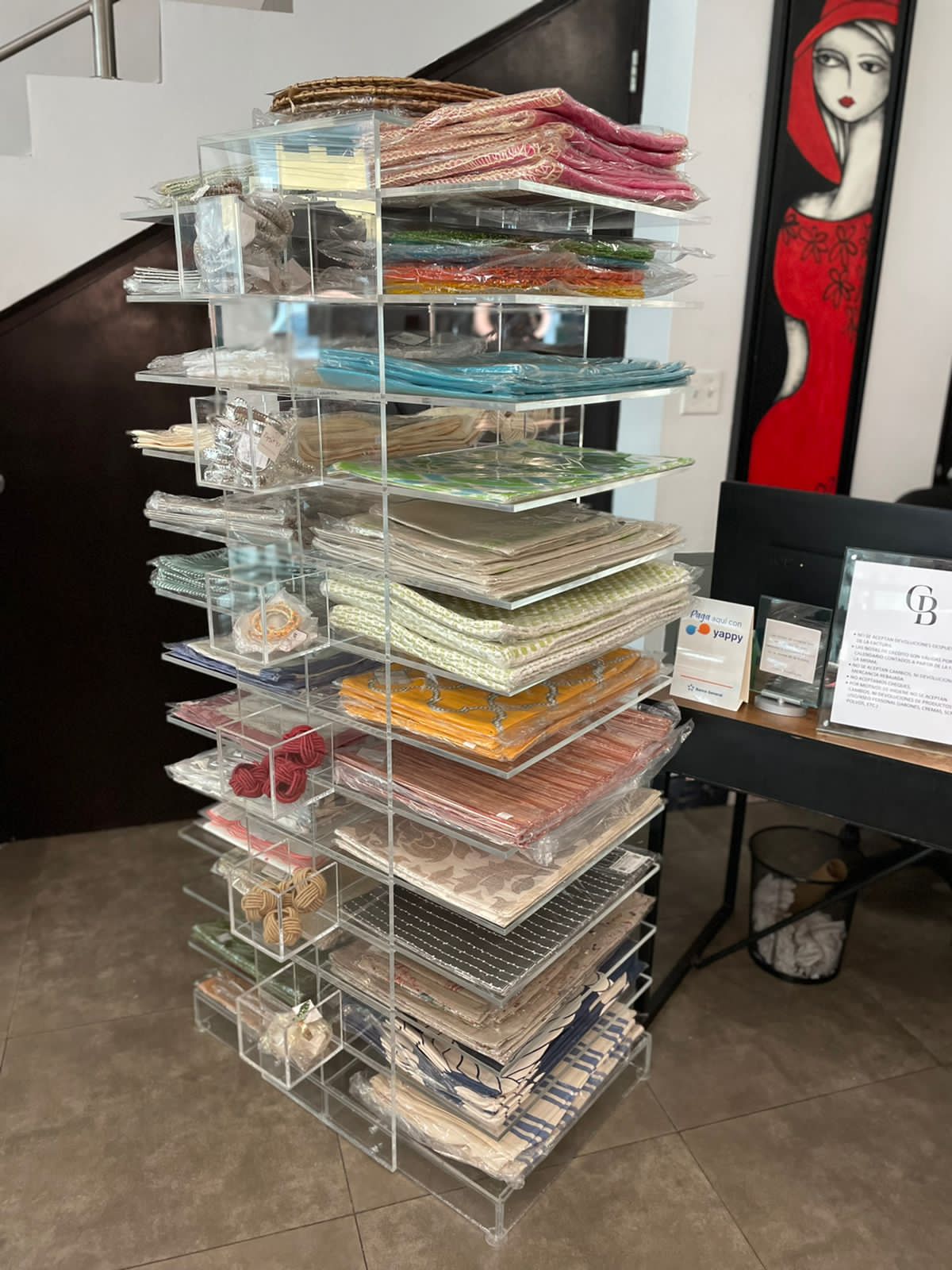 Exhibidor placemat · Corporativo en acrílico