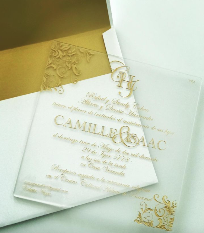 Invitación de boda grabada en acrílico en Panamá
