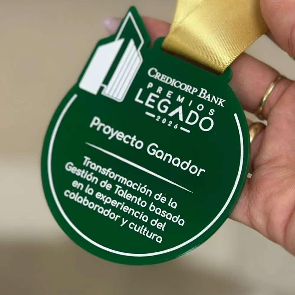 Medalla de acrílico Credicorp Bank Premios Legado 2026