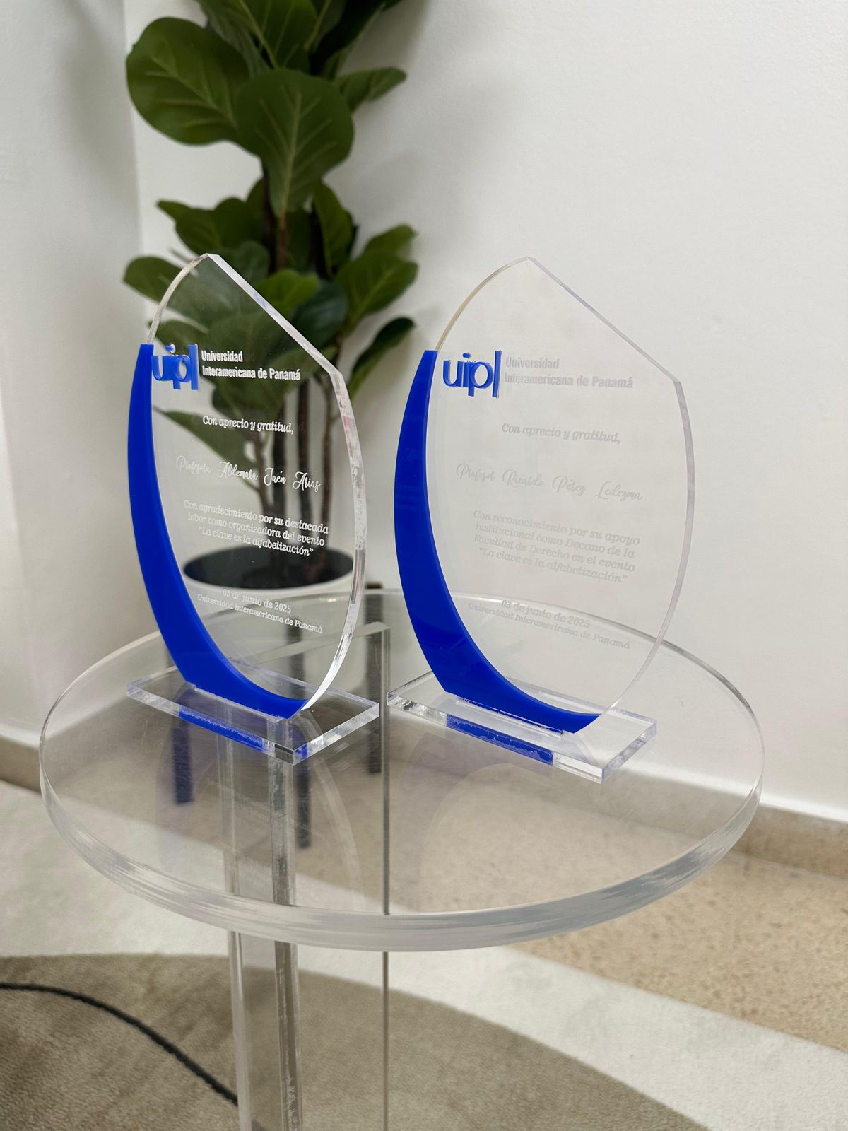 Reconocimiento grabado en acrílico