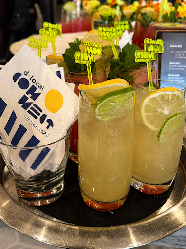 Revolvedores de coctel personalizados d.local Connect en acrílico