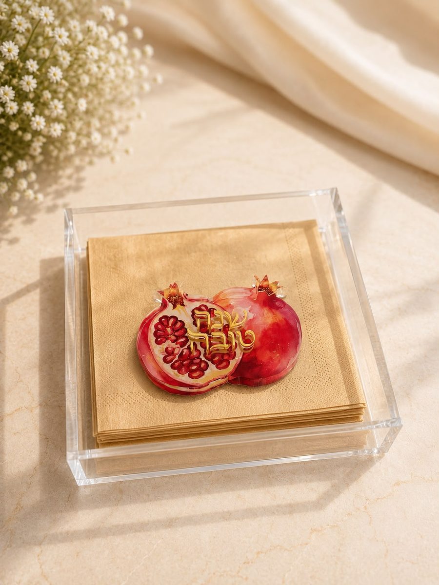 Servilletero de Rosh Hashaná en acrílico con diseño de granadas en acuarela sobre rosa empolvado, hecho en Panamá
