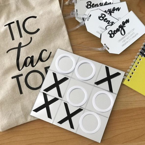 Set de bienvenida para Bar Mitzvah con tic tac toe y etiquetas en acrílico