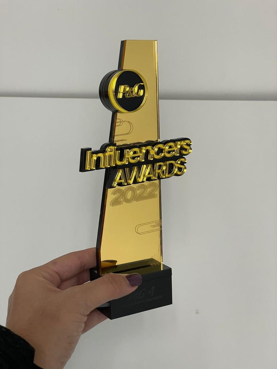 Reconocimiento corporativo grabado en acrílico