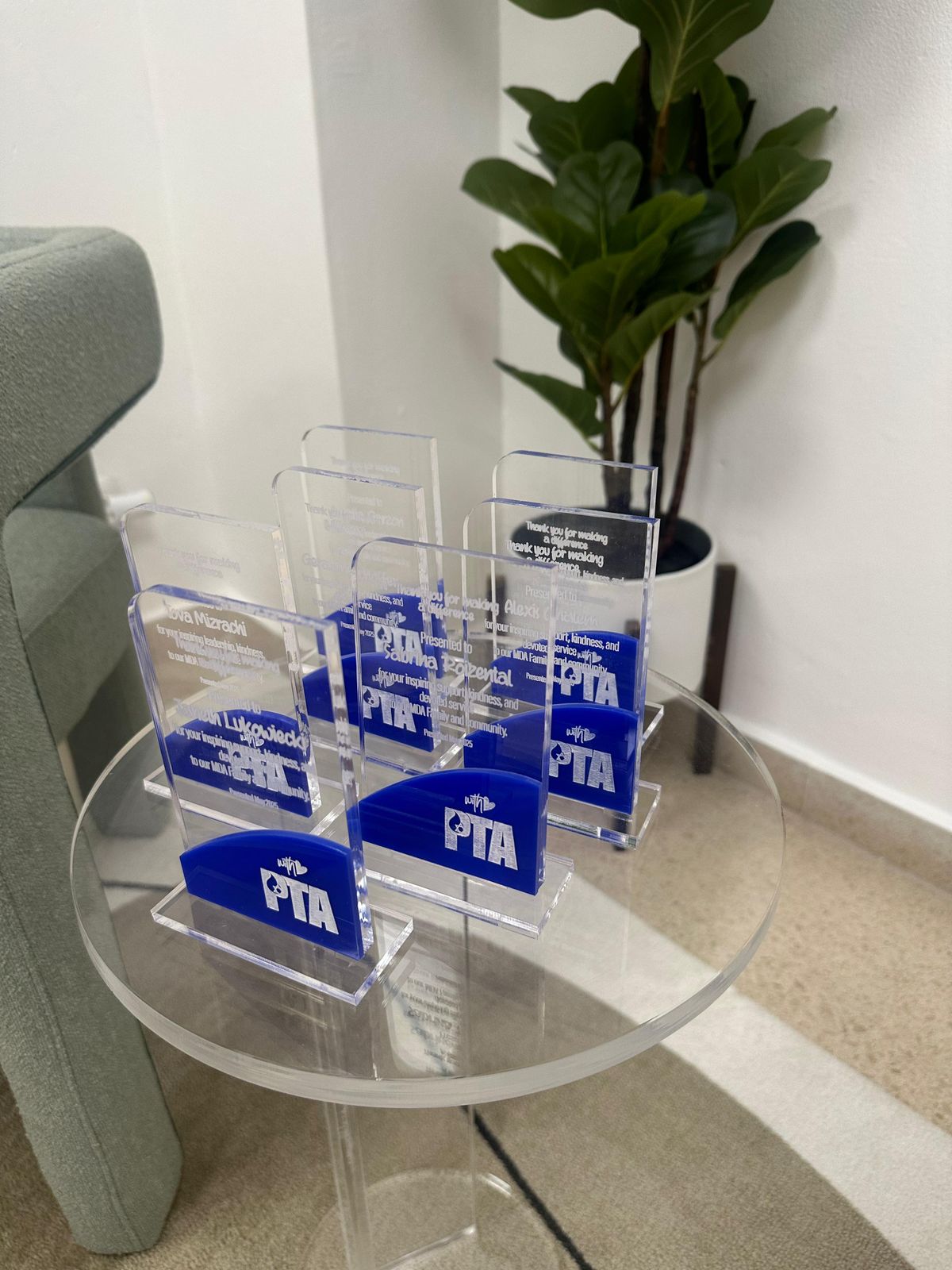 Trofeos de reconocimiento en acrílico PTA