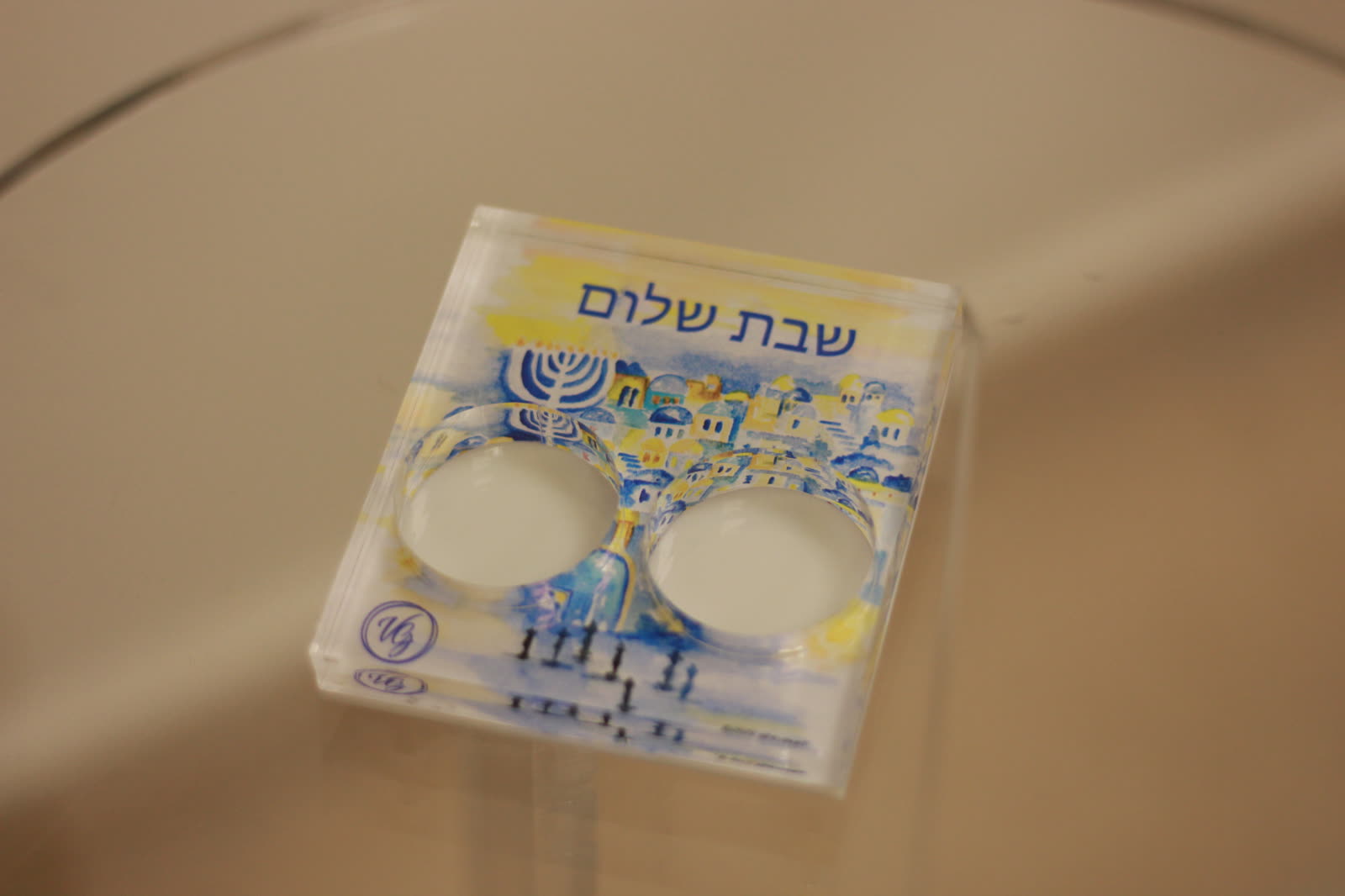 Velitas de Shabat en acrílico con impresión Shabat Shalom y Jerusalén personalizadas en Panamá